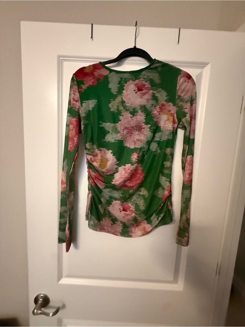 Women’s Green Floral Long-Sleeve Tee